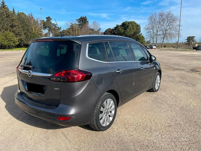 Usata Opel Zafira Tourer Cosmo 131 CV (96 kW) 2012 Monovolume