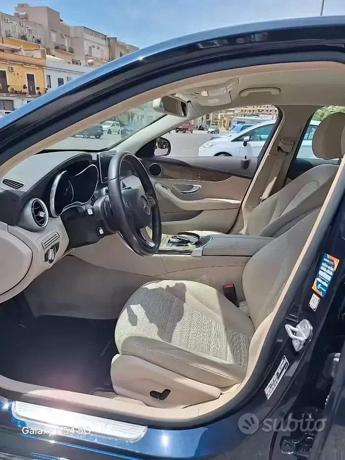 Usata Mercedes C200 136 CV (100 kW) 2015 Blu Berlina