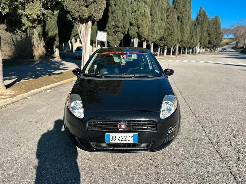 Usata Fiat Grande Punto Dynamic 65 CV (47 kW) 2005 Nero Utilitaria