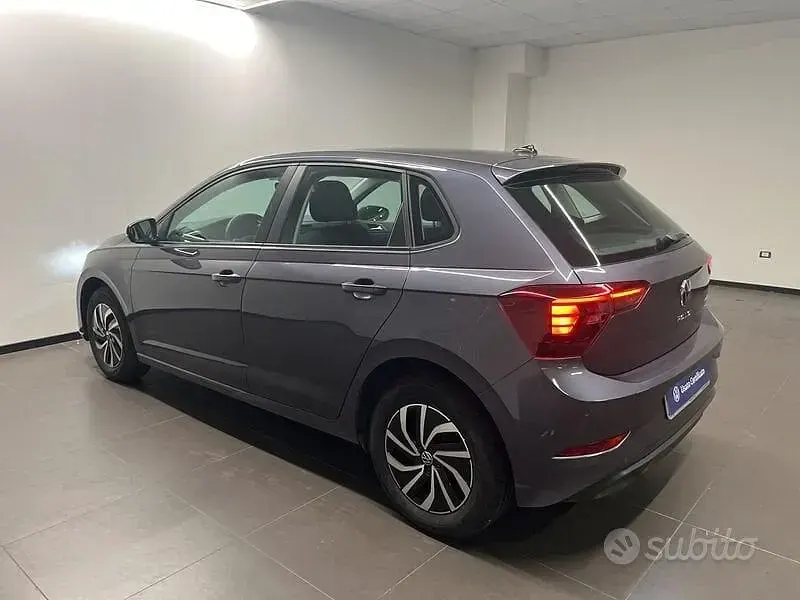 Begagnad VW Polo 90 HK (66 kW) 2022 Grå Halvkombi