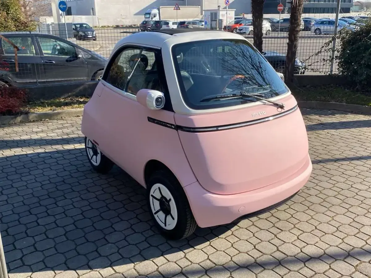 Usata Micro Microlino 11 kW (16 CV) 2025 Pink matt bicolor white Utilitaria