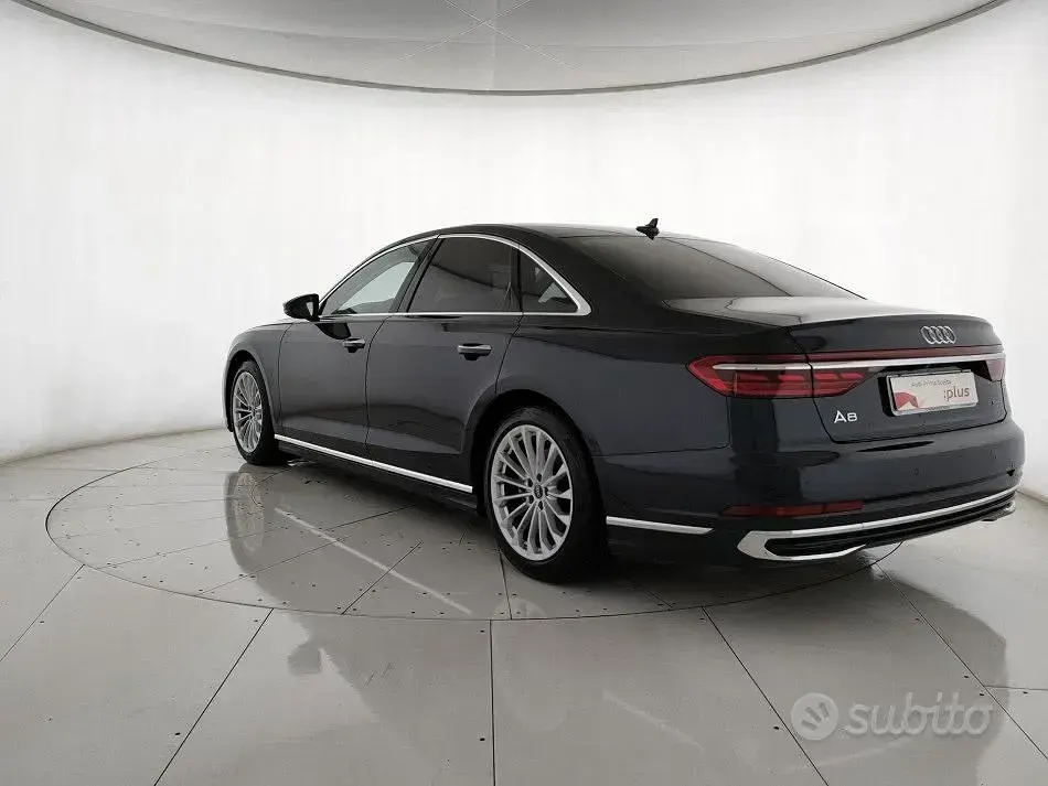 Usata Audi A8 286 CV (210 kW) 2024 Bluazzurro Berlina
