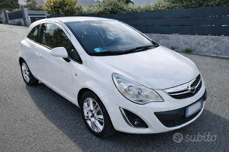 Usata Opel Corsa 85 CV (62 kW) 2013 Bianco Utilitaria