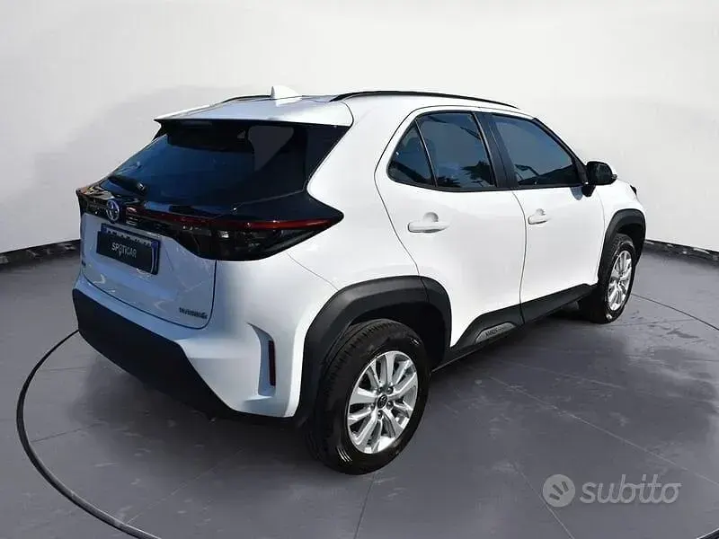 Usata Toyota Yaris Cross Active 116 CV (85 kW) 2024 Bianco SUV