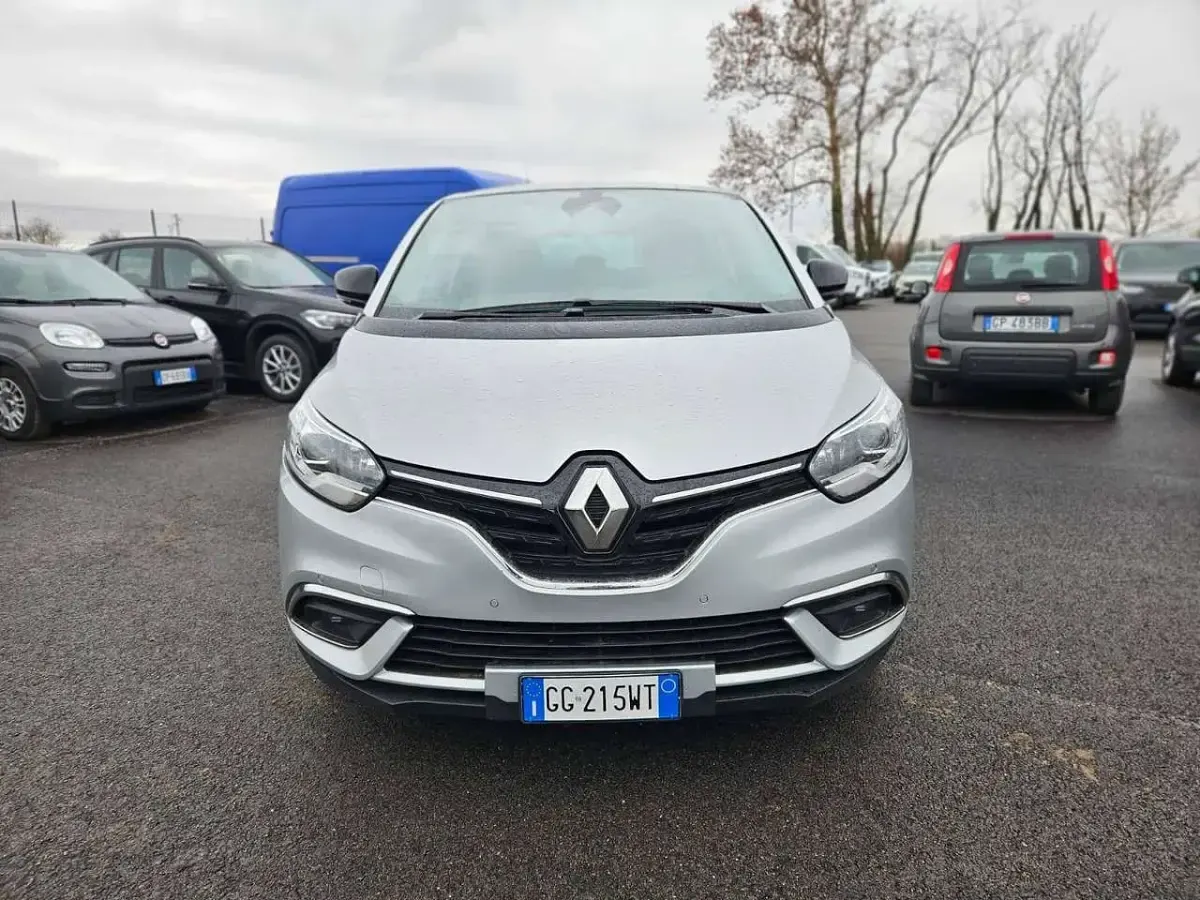 Usata Renault Grand Scénic IV Business 140 CV (102 kW) 2021 Argento Monovolume