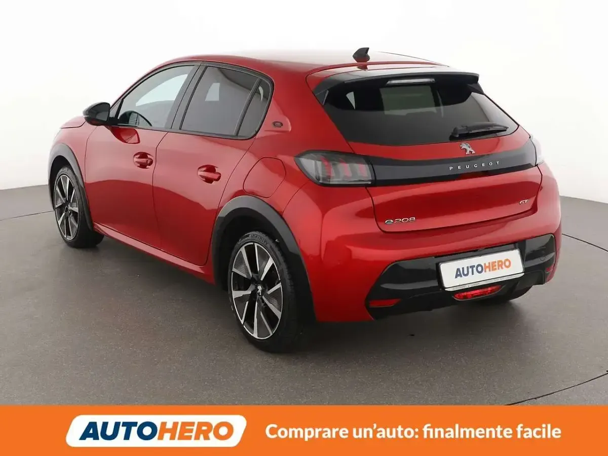 Usata Peugeot e-208 GT 56 kW (77 CV) 2022 Rosso Utilitaria