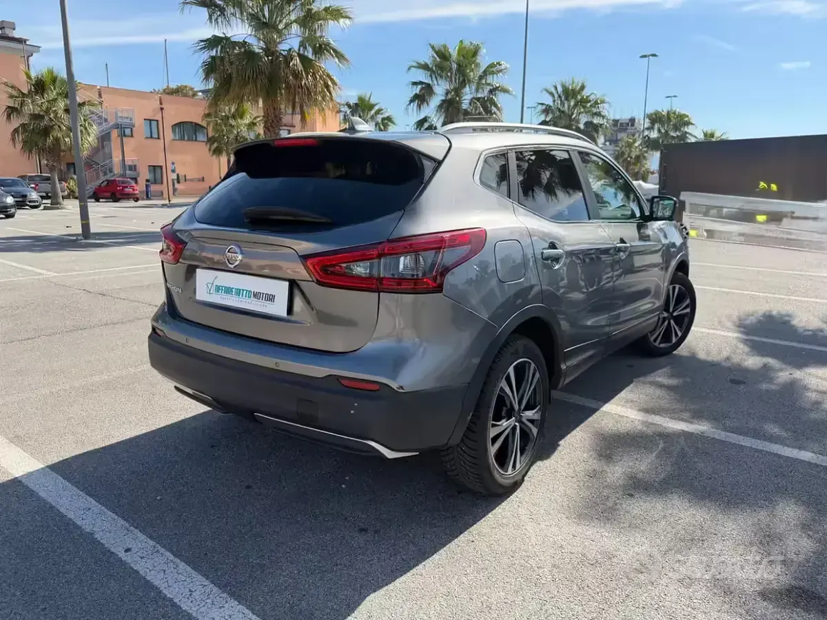 Usata Nissan Qashqai Tekna 110 CV (80 kW) 2018 Grigio SUV