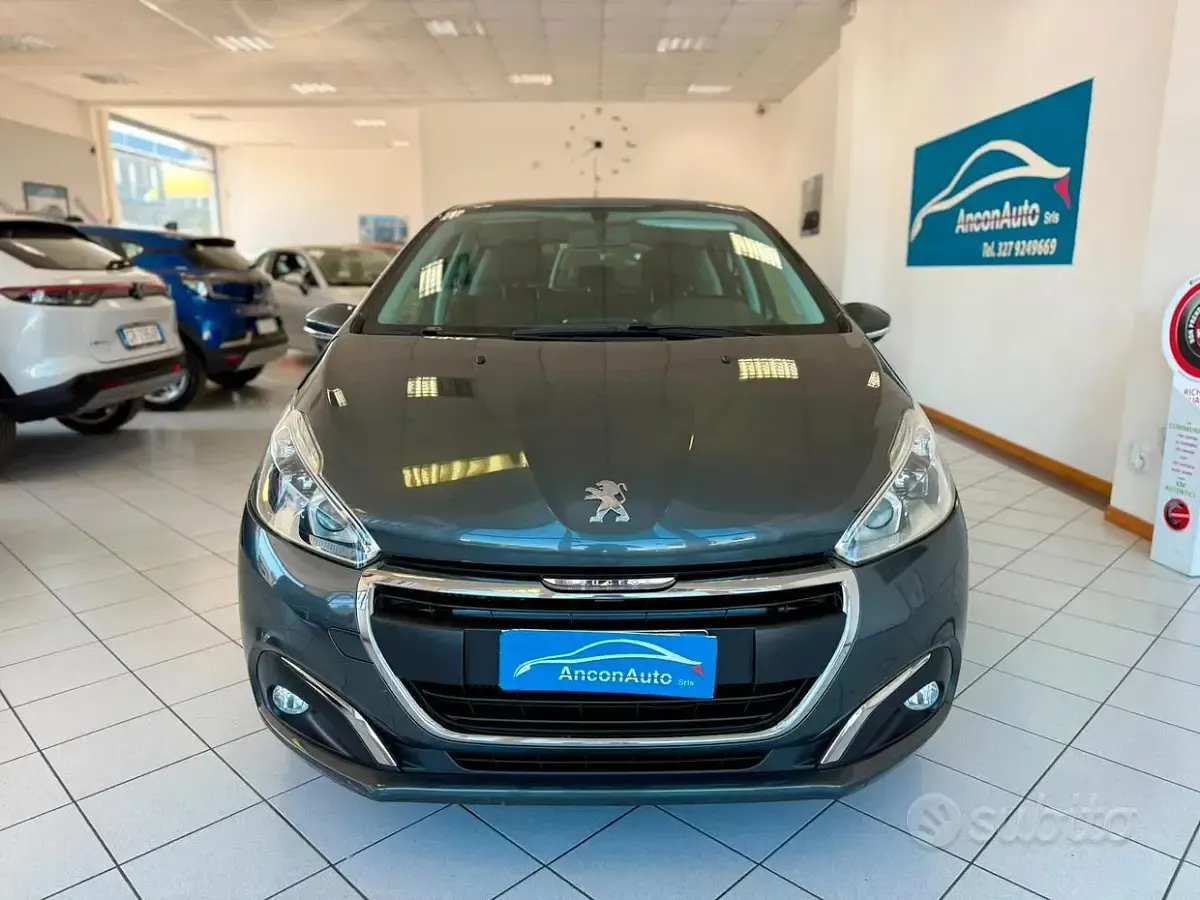Usata Peugeot 208 Allure 75 CV (55 kW) 2017 Grigio Utilitaria