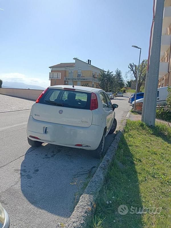 Usata Fiat Grande Punto 77 CV (56 kW) 2009 Bianco Utilitaria