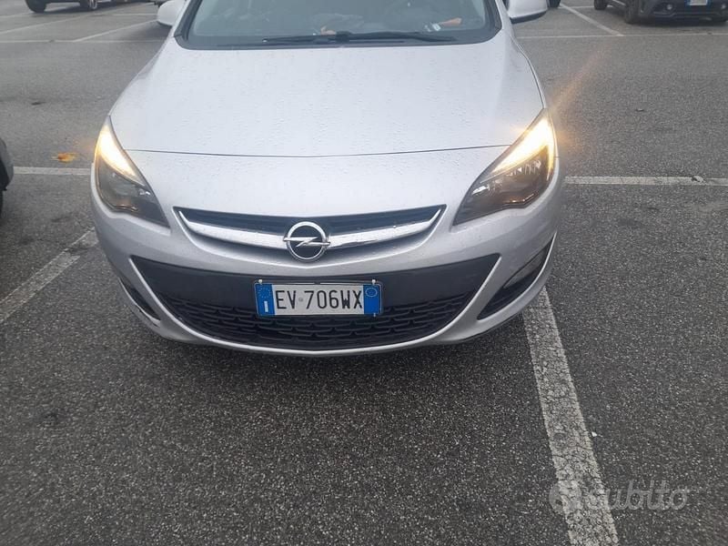 Usata 2014 Opel Astra Station wagon | 2500 € - Immagine 1/4