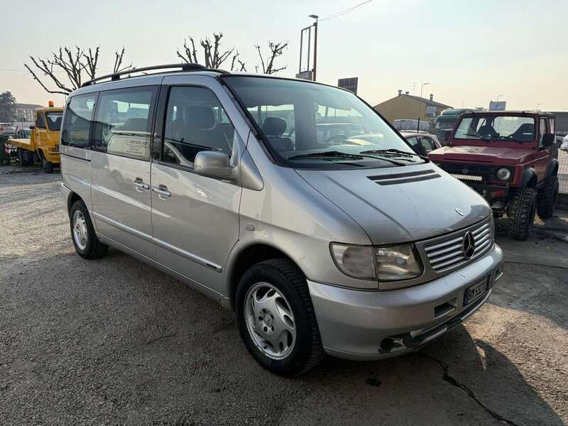 Usata Mercedes V220 122 CV (89 kW) 2000 Grigio Monovolume