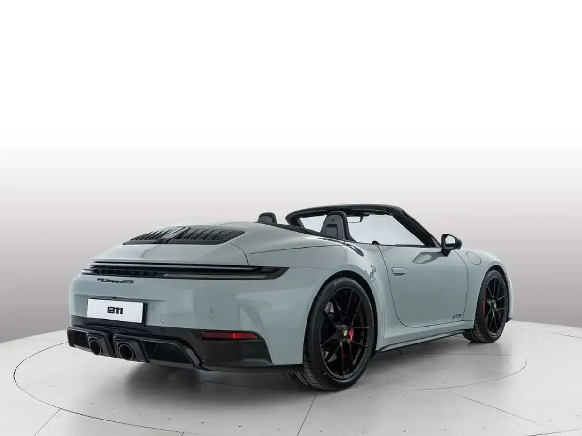 Usata Porsche 992 541 CV (397 kW) 2026 Shade green metallizzato/capot Cabrio