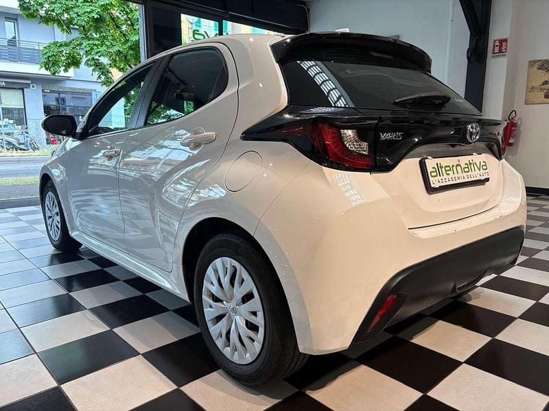 Gebraucht Toyota Yaris Hybrid Business Edition 92 PS (67 kW) 2022 Weiß Limousine