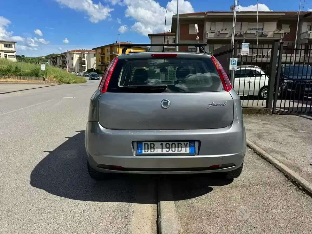 Usado Fiat Grande Punto Active 65 HP (47 kW) 2006 Cinzento Citadino
