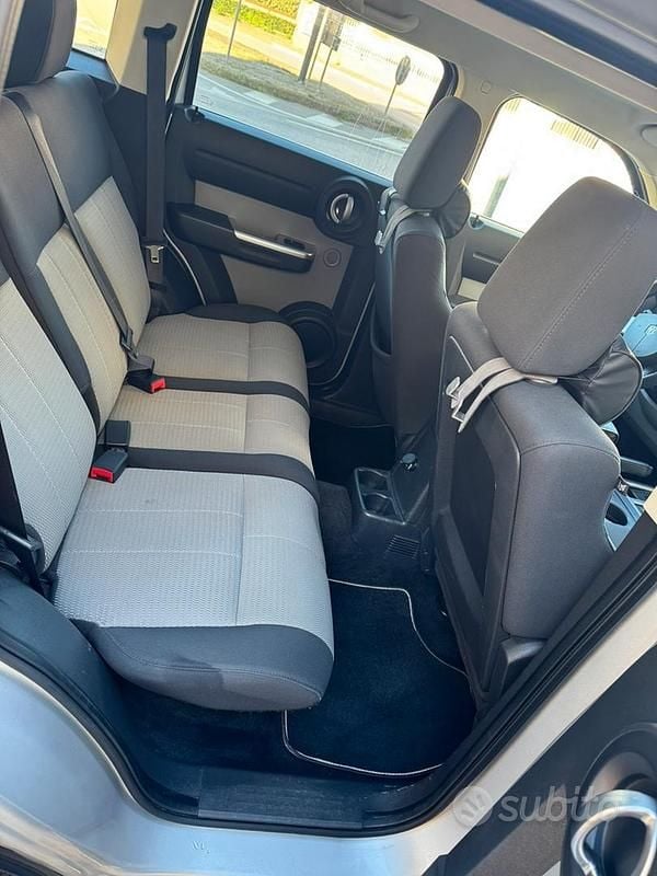 Usata Dodge Nitro 177 CV (130 kW) 2007 Grigio SUV