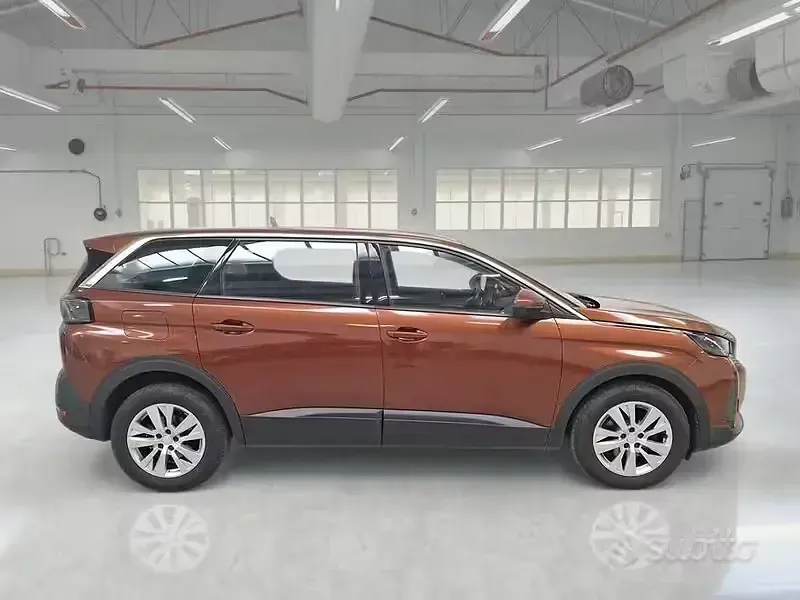 Usata Peugeot 5008 Business-Line 131 CV (96 kW) 2021 Marrone SUV