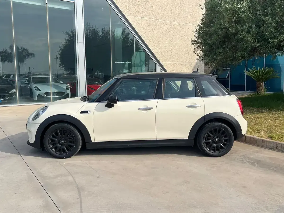 Usata Mini Cooper D Business 116 CV (85 kW) 2019 Beige Utilitaria