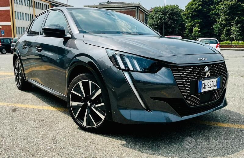 Usata Peugeot 208 GT 101 CV (74 kW) 2022 Grigio Utilitaria