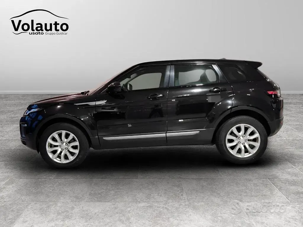 Käytetty Land Rover Range Rover evoque SE 150 HP (110 kW) 2017 Musta Katumaasturi