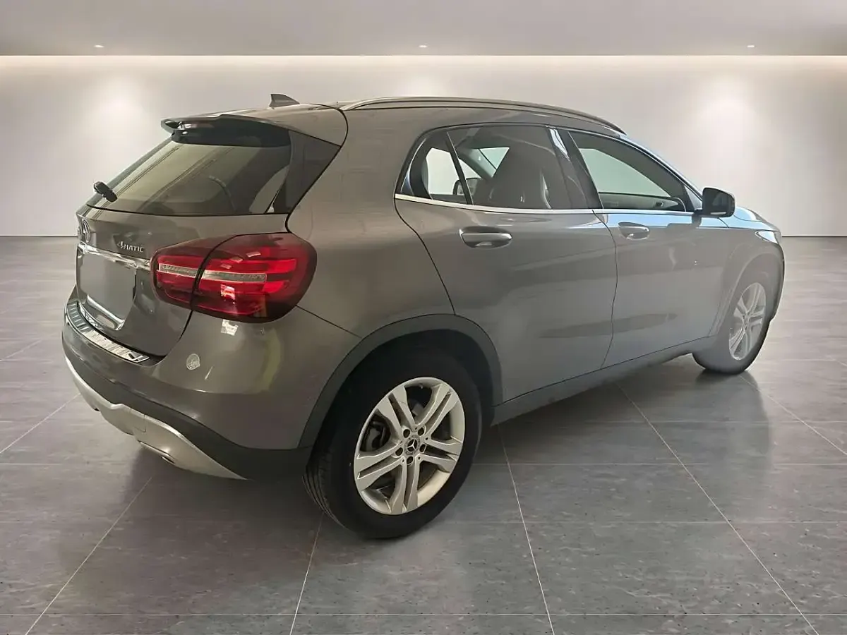 Usata Mercedes GLA220 Premium 177 CV (130 kW) 2017 Grigio SUV