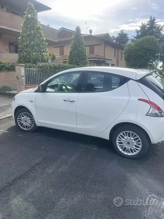 Usata Lancia Ypsilon 69 CV (50 kW) 2017 Utilitaria