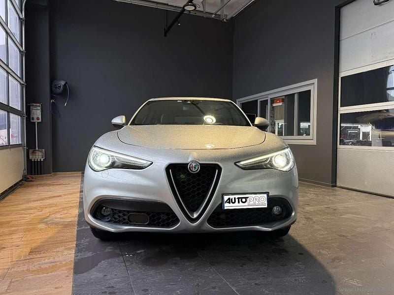 Usata Alfa Romeo Stelvio 209 CV (153 kW) 2018 Grigio SUV