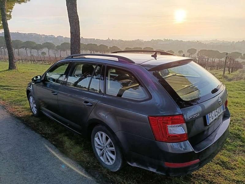 Usado Skoda Octavia G-TEC Executive 110 CV (80 kW) 2016 Gris Familiar