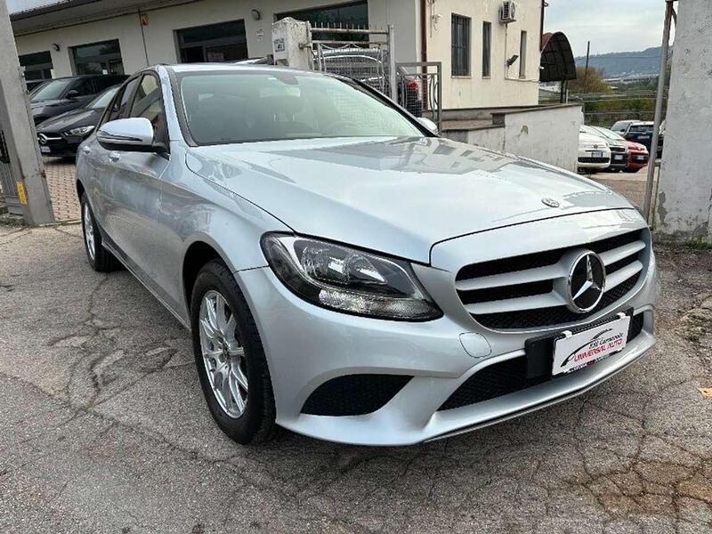 Usata Mercedes C180 Business 122 CV (89 kW) 2019 Argento iridio metallizzato Berlina