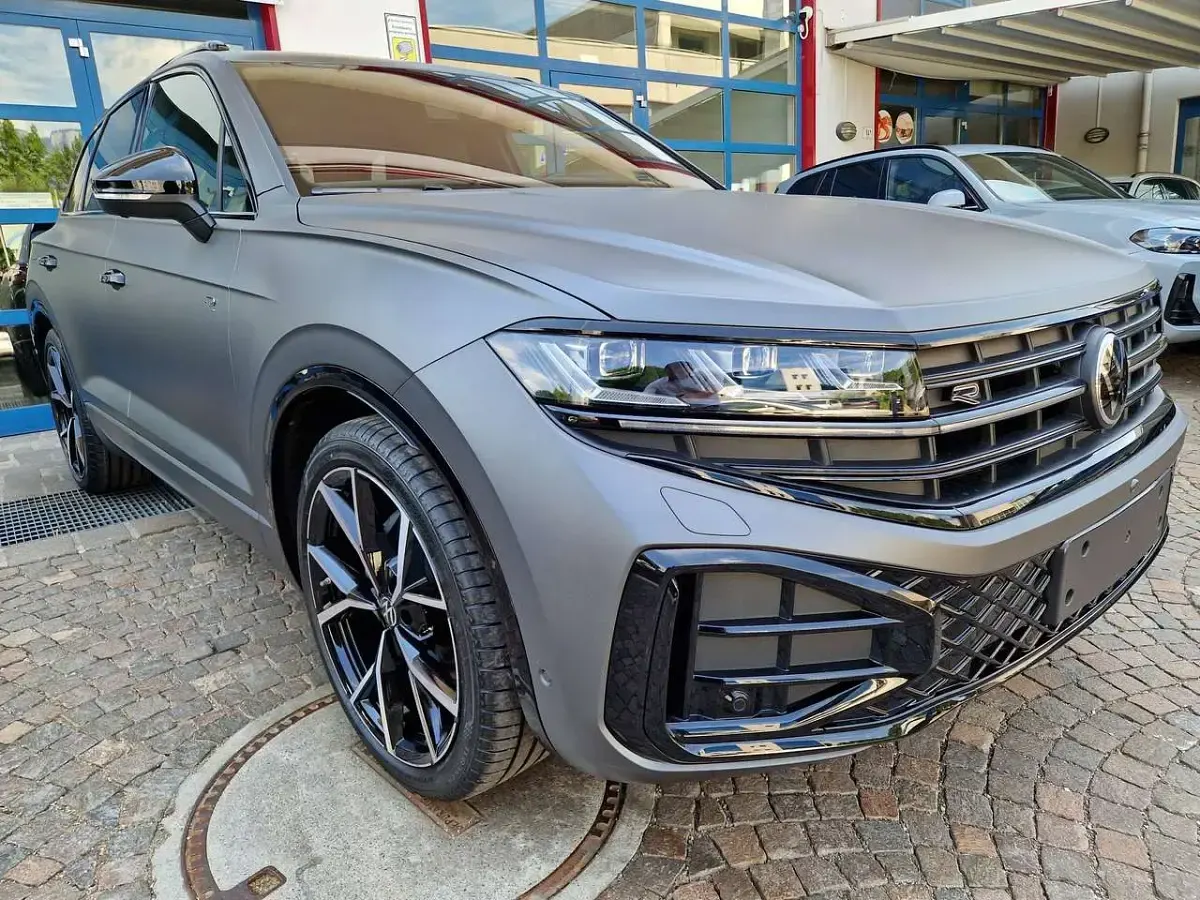 Usata VW Touareg Style 286 CV (210 kW) 2025 Siliziumgrau matt SUV