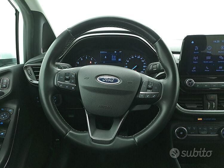 Usata Ford Fiesta Titanium 75 CV (55 kW) 2022 Bianco Utilitaria