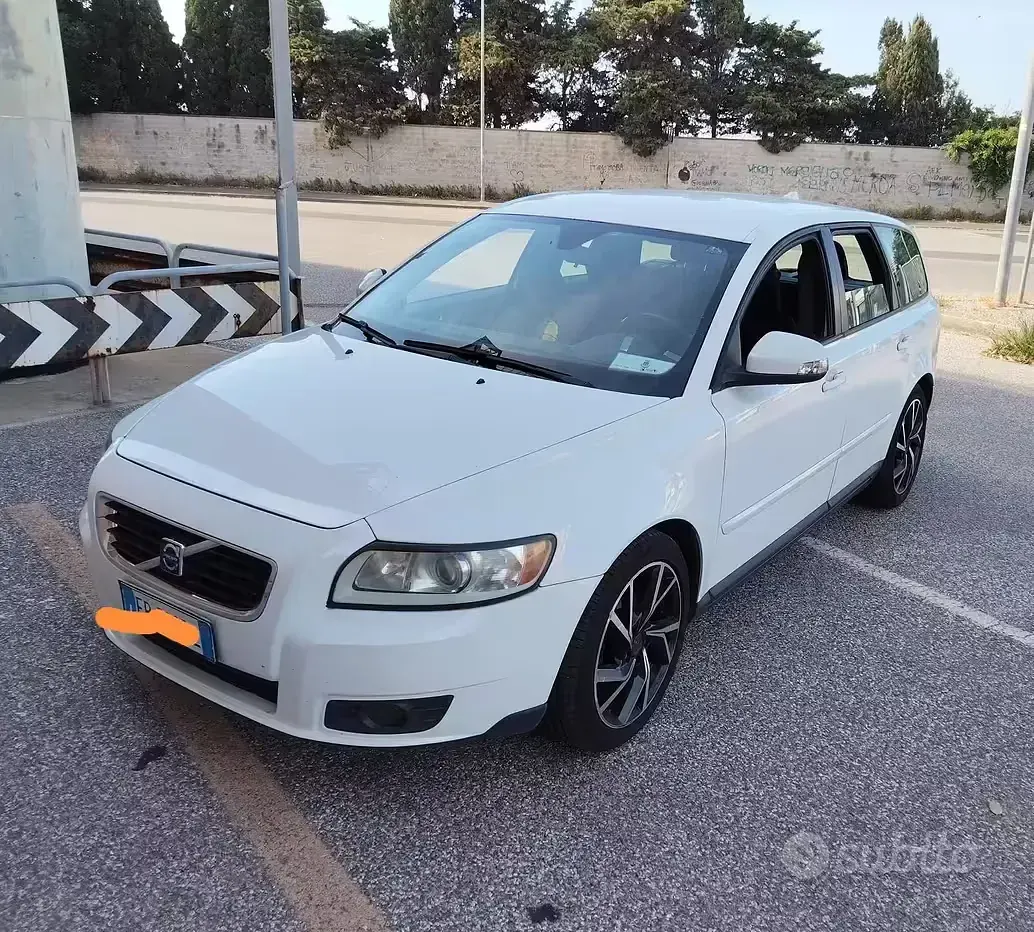 Usata Volvo V50 109 CV (80 kW) 2010 Bianco Station wagon