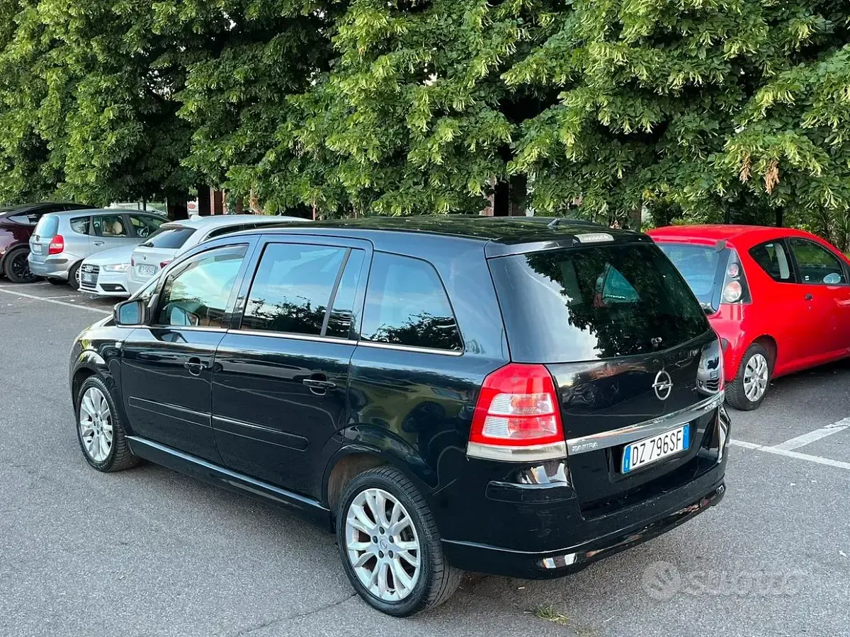 Usata Opel Zafira 150 CV (110 kW) 2009 Nero Monovolume