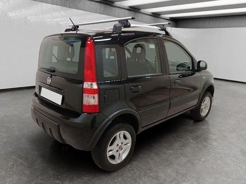 Usata Fiat Panda 4x4 Climbing 74 CV (54 kW) 2011 Nero Utilitaria