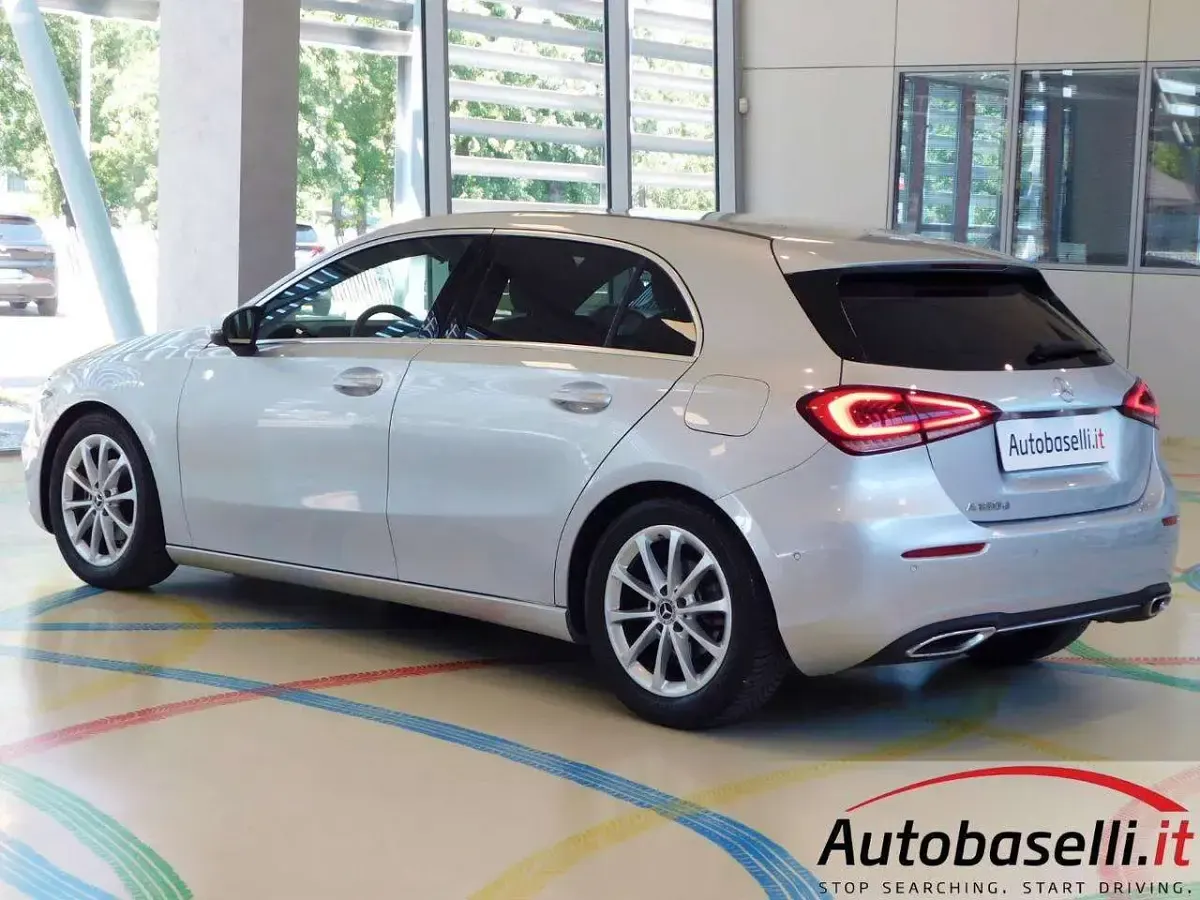 Usata Mercedes A180 109 CV (80 kW) 2018 Argento Berlina