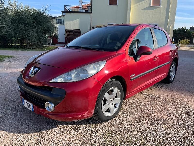 Rosso Usata 2009 Peugeot 207 Sport Tre volumi | 3900 € (Buon prezzo) - Immagine 1/4