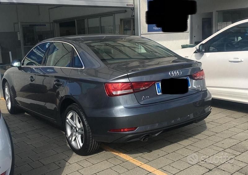 Grigio Usata 2016 Audi A3 Tre volumi | 14.000 € (Buon prezzo) - Immagine 1/4
