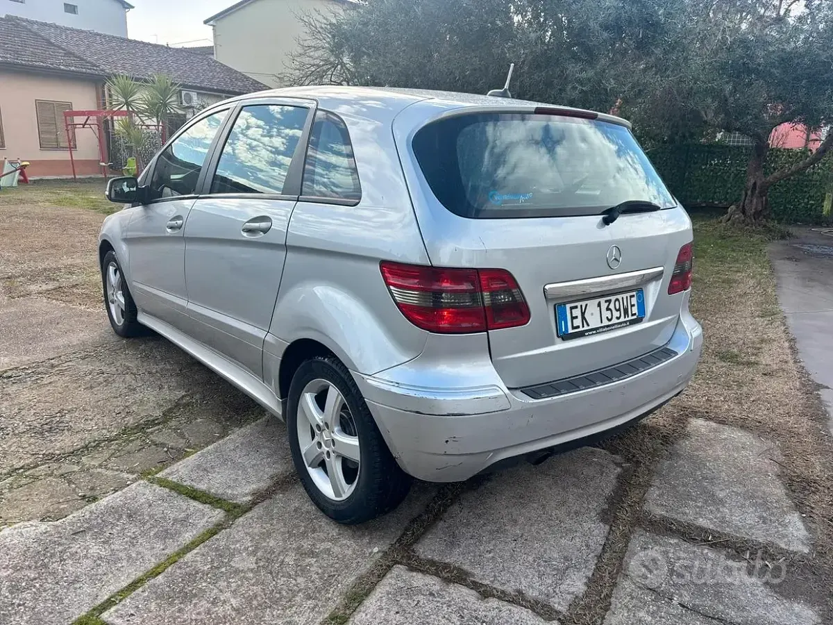 Usata Mercedes B180 116 CV (85 kW) 2009 Grigio Monovolume