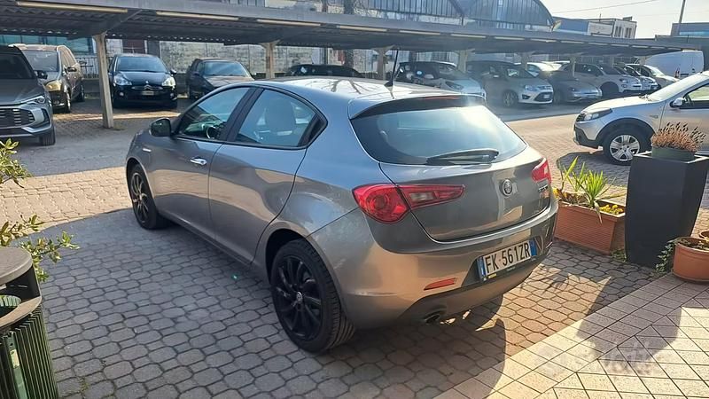 Usata Alfa Romeo Giulietta Super 120 CV (88 kW) 2017 Grigio Utilitaria
