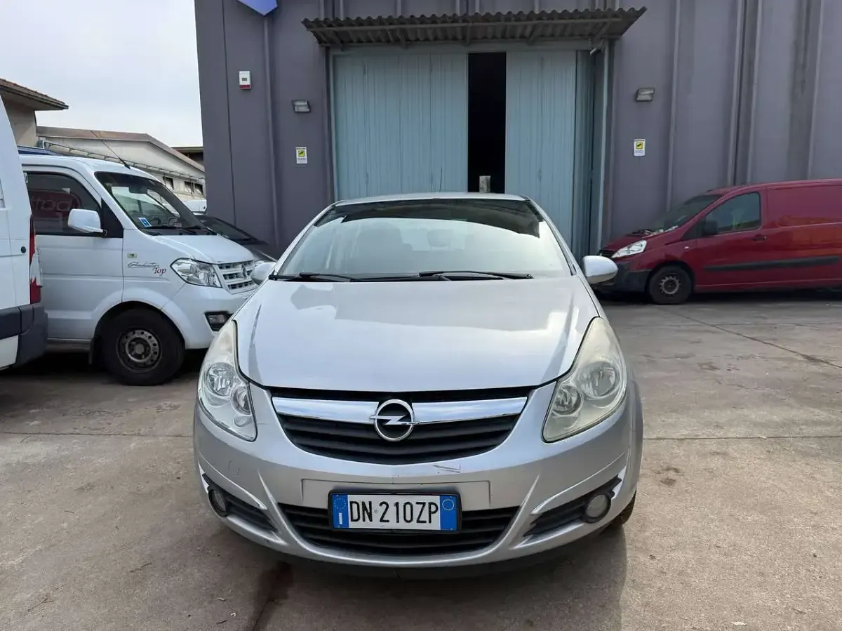 Usata Opel Corsa Cosmo 80 CV (58 kW) 2008 Argento Utilitaria