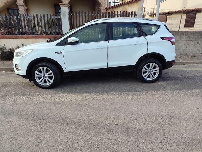 Usata Ford Kuga 120 CV (88 kW) 2017 Bianco SUV