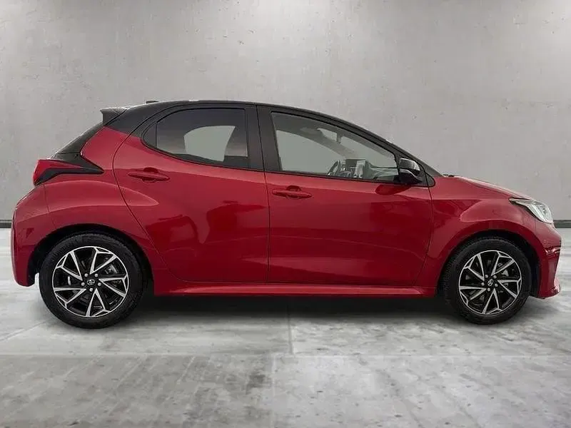 Usata Toyota Yaris Hybrid Style 92 CV (67 kW) 2022 Rosso SUV