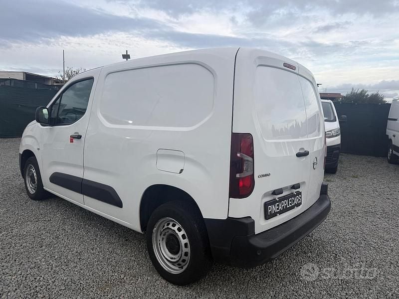 Usata Opel Combo 102 CV (75 kW) 2021 Bianco Monovolume