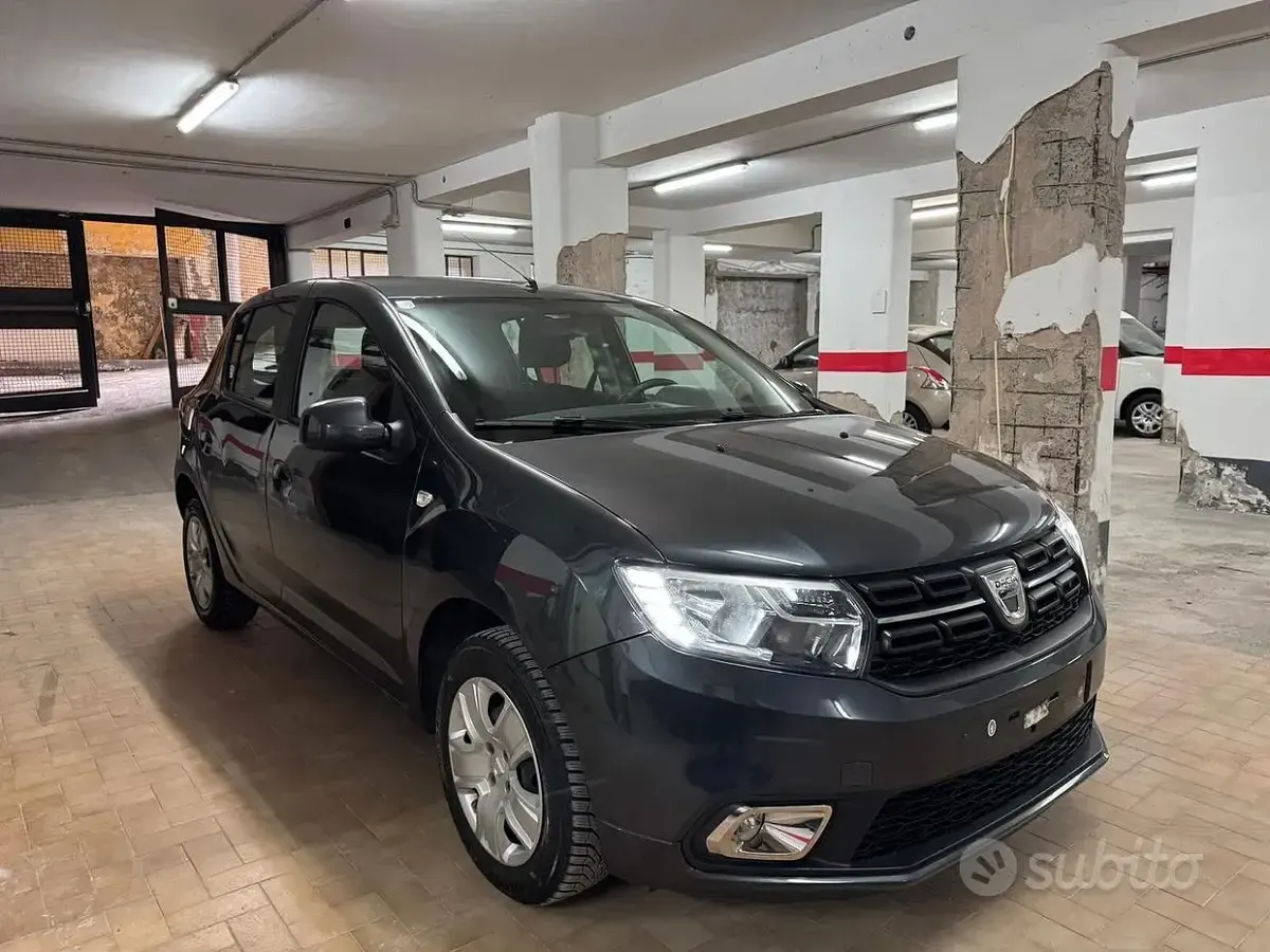 Usata Dacia Sandero Lauréate 73 CV (53 kW) 2018 Grigio Berlina