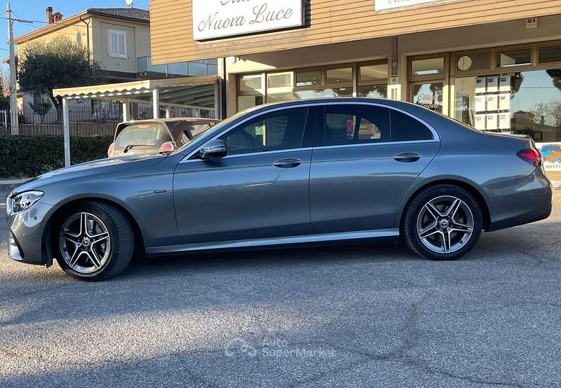 Usata Mercedes E300 Premium 194 CV (142 kW) 2020 Gray Berlina