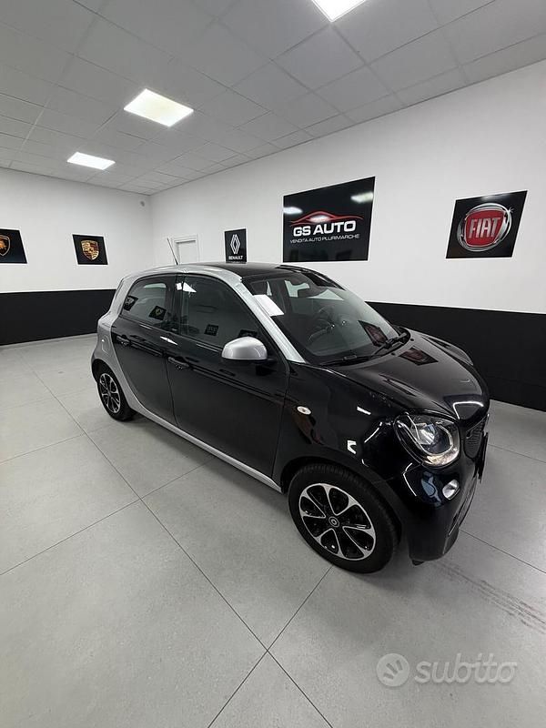 Usata Smart ForFour Passion 70 CV (51 kW) 2016 Nero Utilitaria