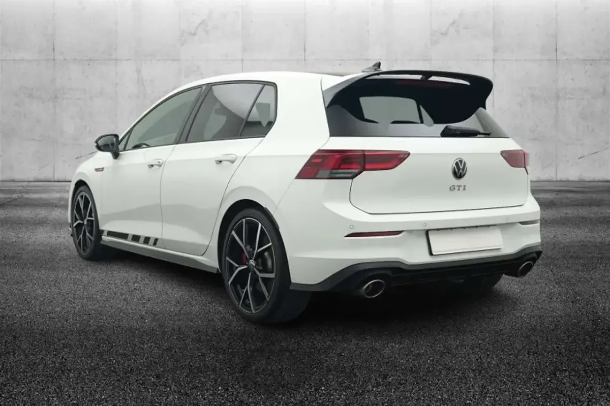 Usata VW Golf VIII GTI 300 CV (220 kW) 2024 Bianco Berlina