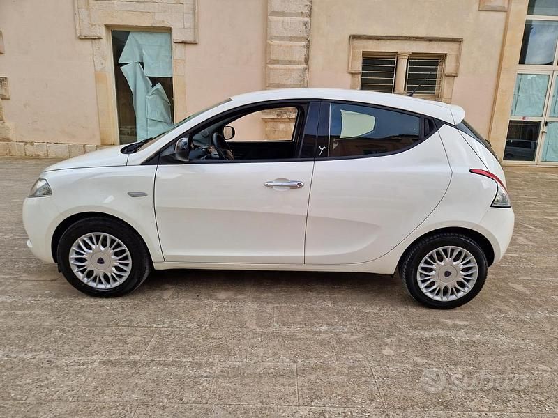 Usata Lancia Ypsilon Platinum 95 CV (69 kW) 2016 Bianco Utilitaria