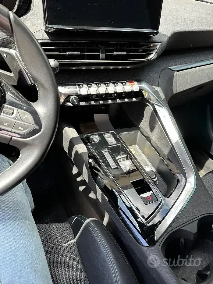 Usata Peugeot 3008 Allure 131 CV (96 kW) 2023 Grigio SUV