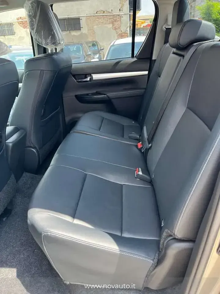 Nuova Toyota HiLux Executive 204 CV (150 kW) 2026 Bronzo Pick-up