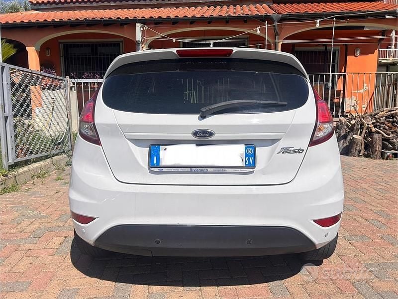 Usata Ford Fiesta 75 CV (55 kW) 2016 Bianco Utilitaria